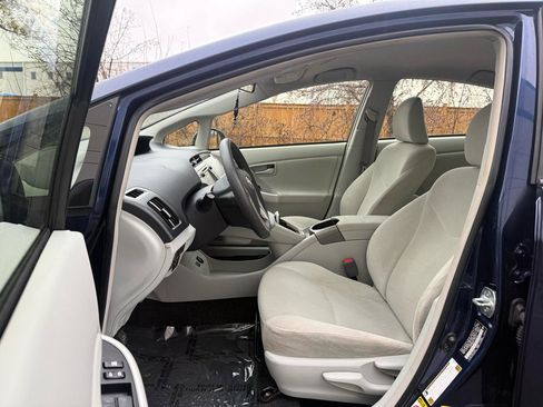 Used 2015 Toyota Prius Three image 10