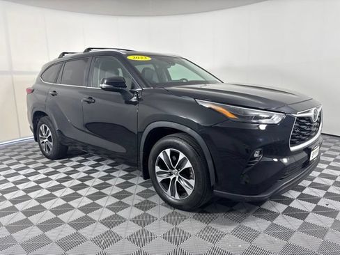 Used 2023 Toyota Highlander XLE AWD/4WD image 36