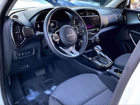 Certified 2023 Kia Soul EX image 17