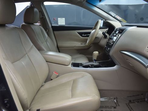 Used 2013 Nissan Altima 2.5 SV image 21