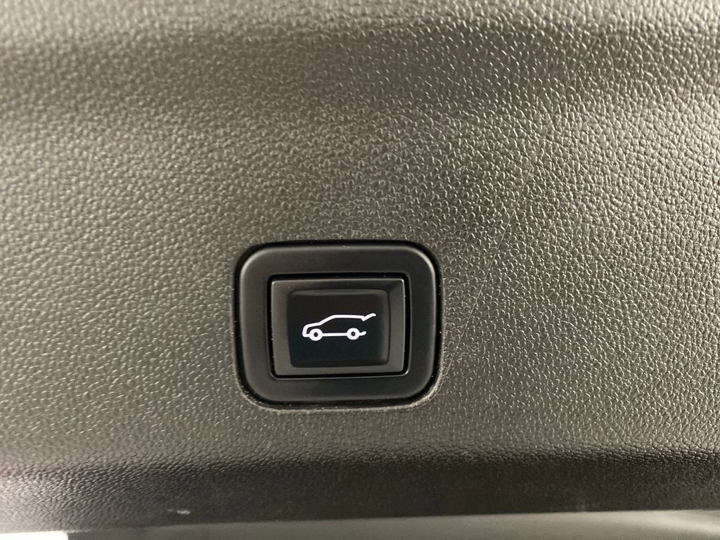 Used 2022 GMC Yukon SLT w/ SLT Premium Package AWD/4WD image 9