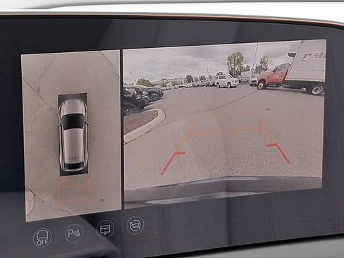Certified 2025 Cadillac Optiq Luxury 2 AWD/4WD image 17