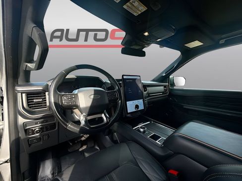 Used 2023 Ford Expedition Platinum RWD image 9