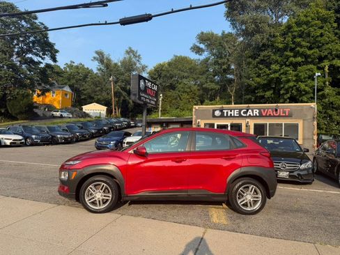 Used 2019 Hyundai Kona SE AWD/4WD image 3