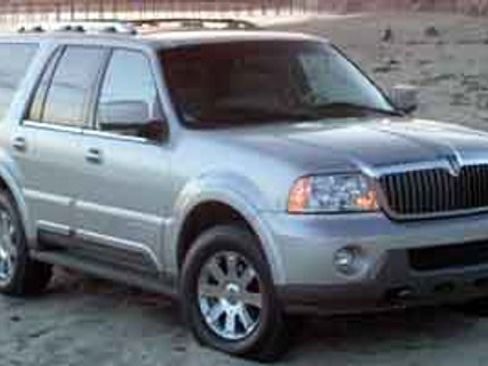 Used 2004 Lincoln Navigator 4WD image 1