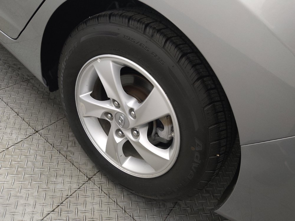 Used 2015 Hyundai Elantra SE FWD image 31