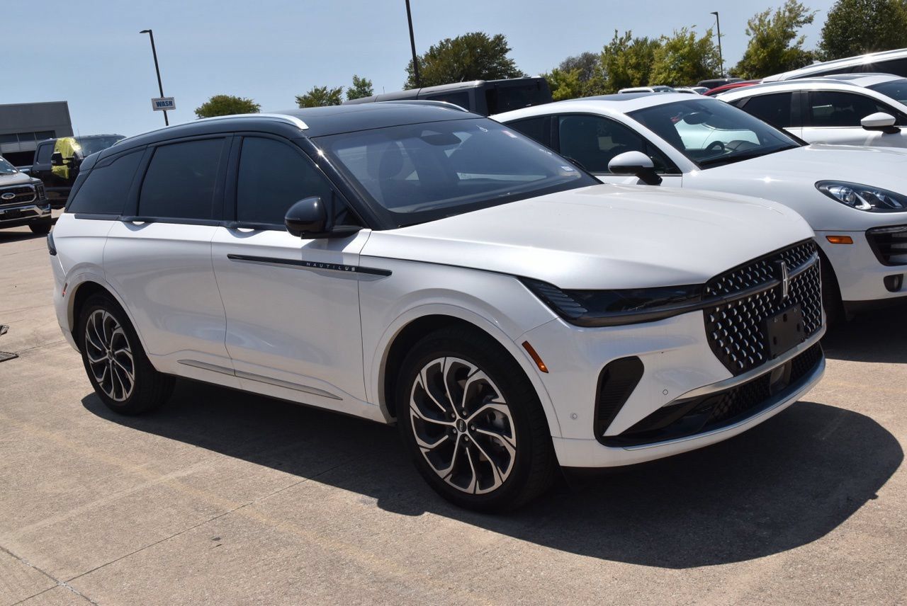 Certified 2024 Lincoln Nautilus Reserve w/ Equipment Group 202A AWD/4WD image 4
