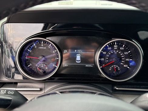 Certified 2023 Kia Carnival EX image 22