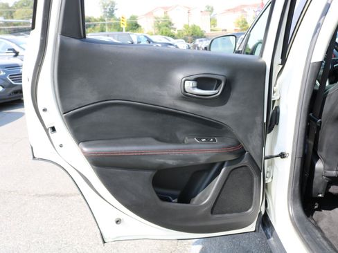 Used 2017 Jeep Compass Trailhawk w/ Leather Interior Group AWD/4WD image 32