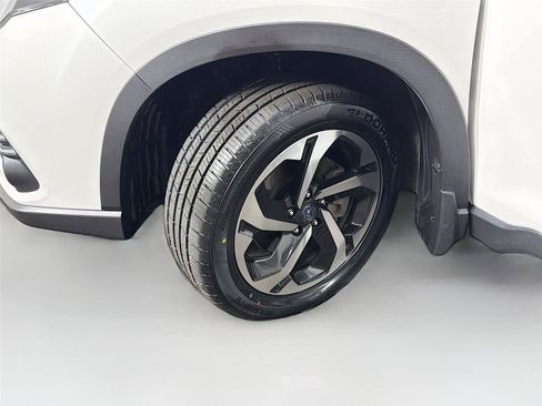 Used 2024 Subaru Forester Touring AWD/4WD image 38