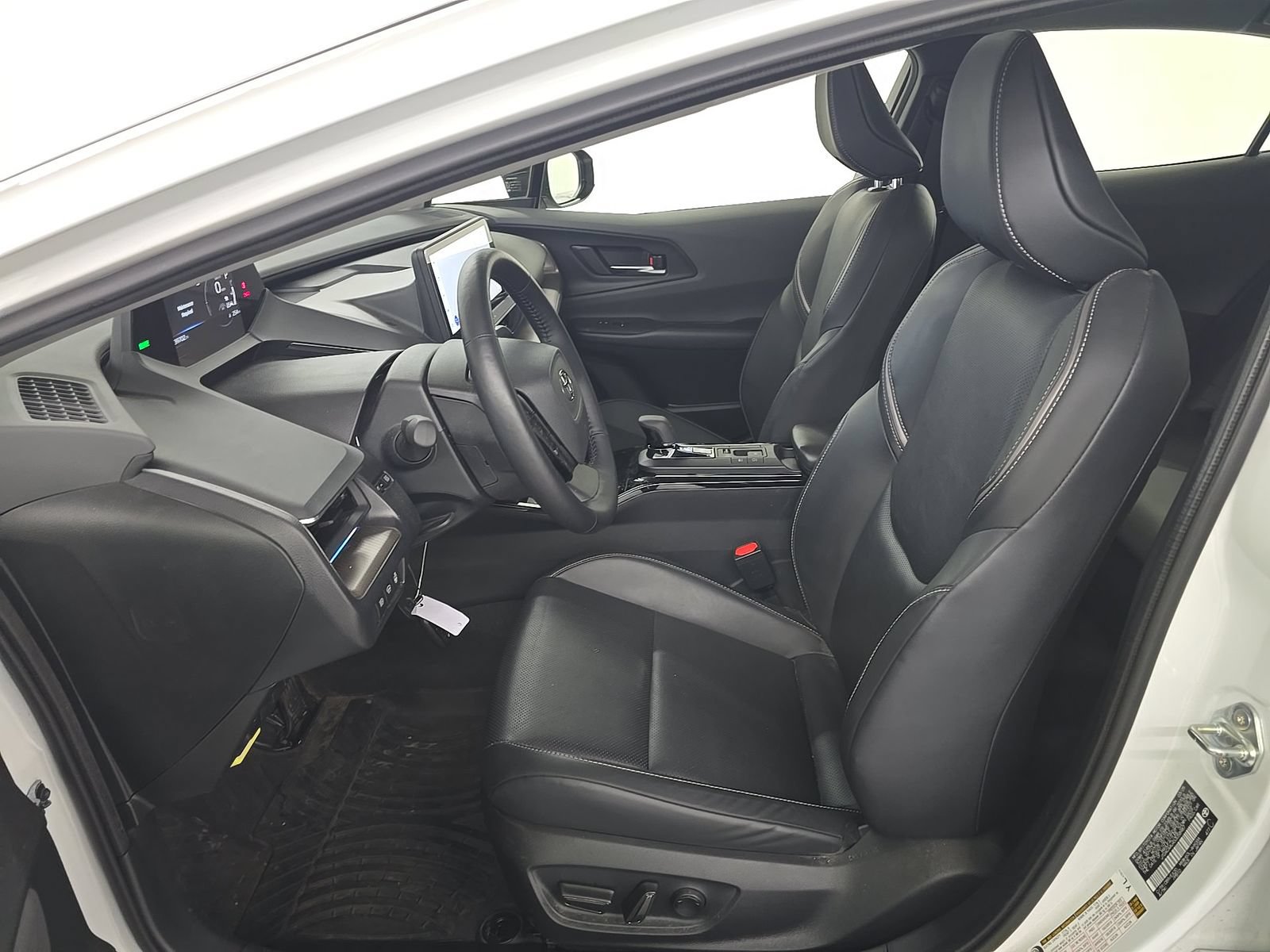 Certified 2025 Toyota Prius XLE FWD image 40
