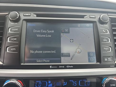 Used 2019 Toyota Highlander XLE AWD/4WD image 29