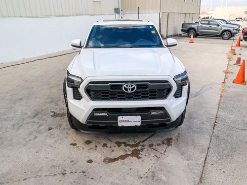 Used 2024 Toyota Tacoma TRD Off-Road image 4