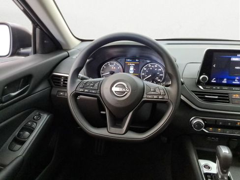 Used 2025 Nissan Altima 2.5 S FWD image 12