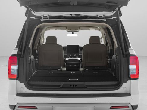 Used 2023 Ford Expedition XLT RWD image 30
