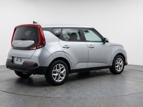 Used 2025 Kia Soul LX w/ LX Technology Package image 9
