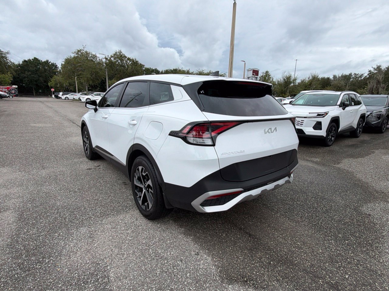 Used 2025 Kia Sportage EX FWD image 3