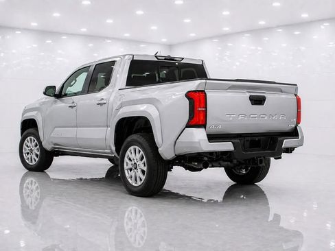 Used 2025 Toyota Tacoma SR5 AWD/4WD image 3