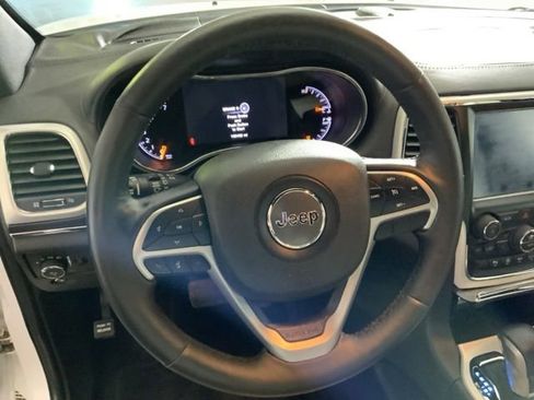 Used 2018 Jeep Grand Cherokee Limited AWD/4WD image 16