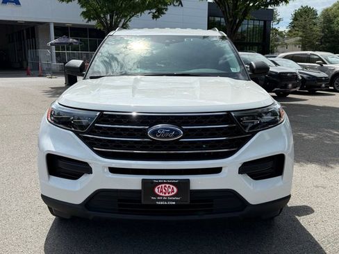 Used 2023 Ford Explorer XLT AWD/4WD image 3