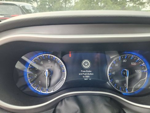 Used 2026 Chrysler Pacifica Select FWD image 11