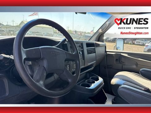 Used 2004 Chevrolet Express 3500 w/ Chrome Appearance Package RWD image 19