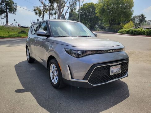 Certified 2023 Kia Soul LX w/ LX Technology Package FWD image 5