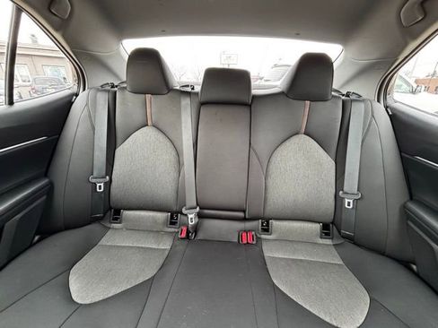 Used 2018 Toyota Camry LE image 17