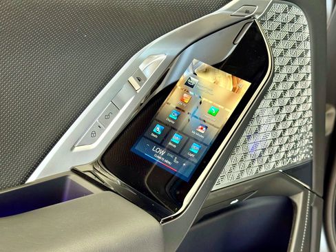 Used 2024 BMW 760i xDrive image 24