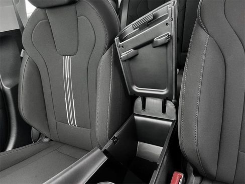 New 2025 Hyundai Elantra SEL image 18