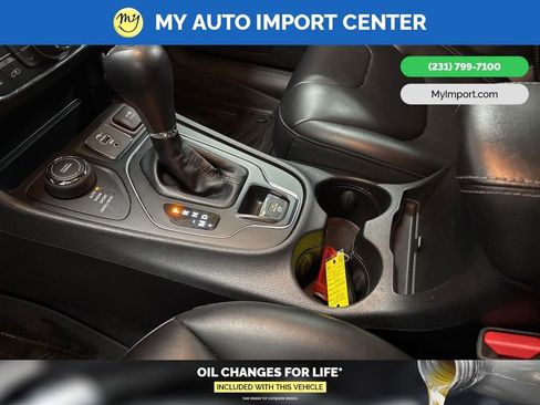 Used 2019 Jeep Cherokee Latitude Plus w/ Comfort/Convenience Group image 23