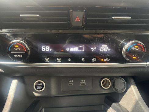Used 2023 Nissan Rogue SV FWD image 19