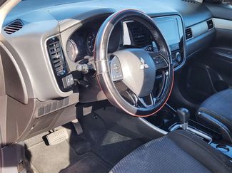 Used 2018 Mitsubishi Outlander SE video 2