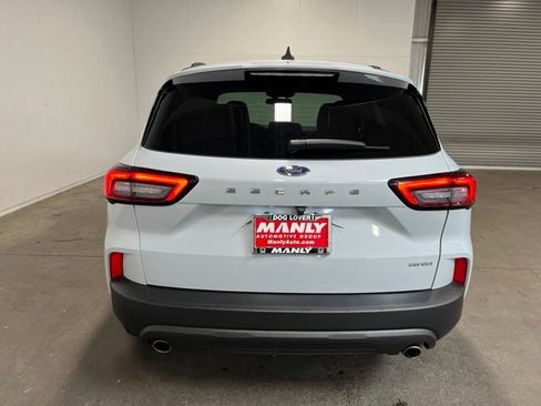 Used 2025 Ford Escape ST-Line Select AWD/4WD image 4