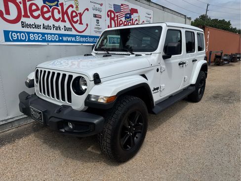 Used 2021 Jeep Wrangler Unlimited Sahara AWD/4WD image 6
