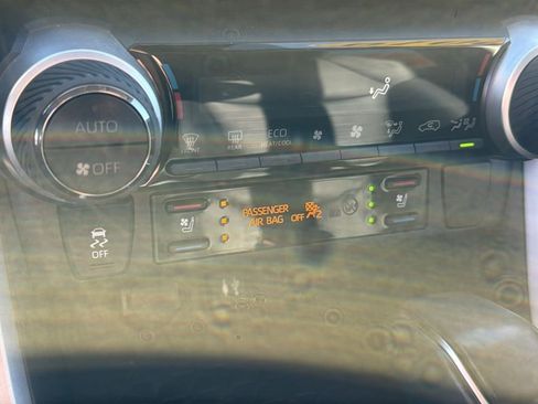 Used 2019 Toyota RAV4 Limited image 22