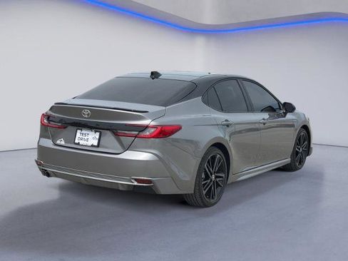 Used 2025 Toyota Camry XSE FWD image 3