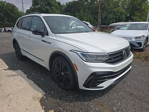 Used 2022 Volkswagen Tiguan SE R-Line FWD image 4