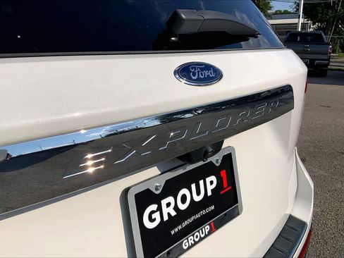 Used 2021 Ford Explorer Limited w/ Equipment Group 301A RWD image 31