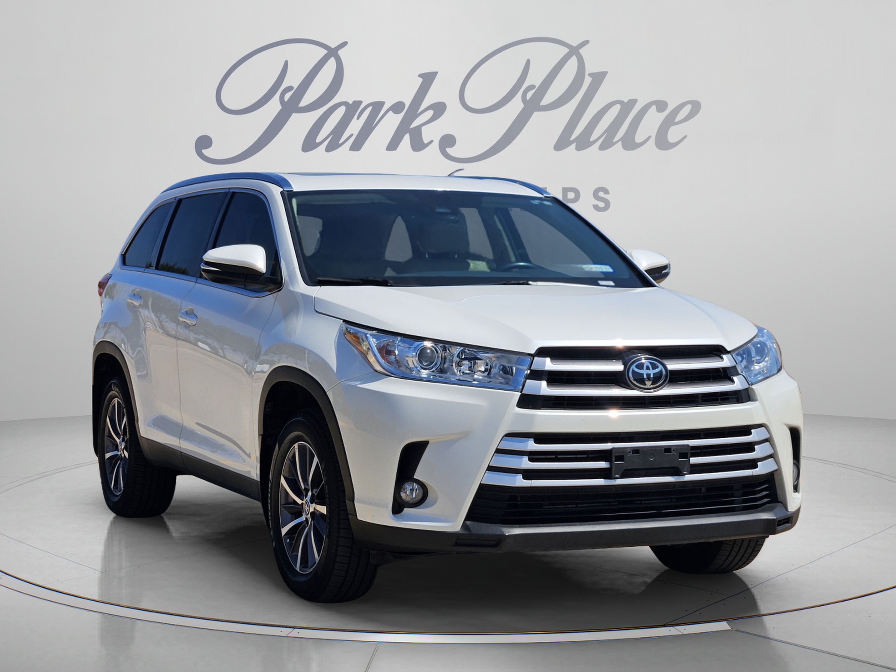 Used 2019 Toyota Highlander XLE FWD image 4