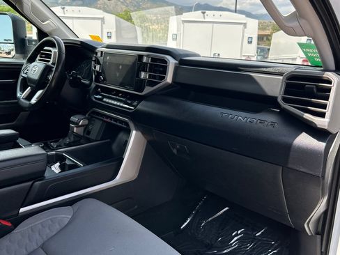 Used 2022 Toyota Tundra SR5 w/ SR5 Convenience Package AWD/4WD image 8