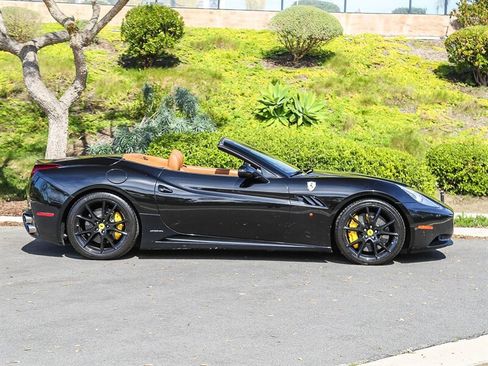 Used 2010 Ferrari California RWD image 7