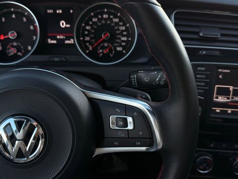 Used 2017 Volkswagen GTI SE image 27