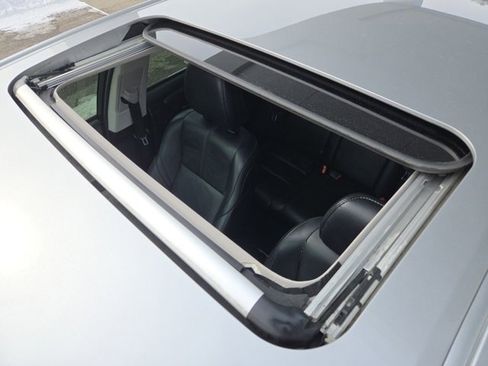 Used 2017 Toyota Avalon XLE Premium image 9