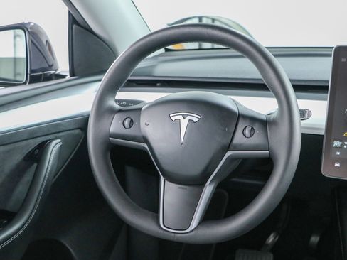 Used 2024 Tesla Model Y Long Range RWD image 12