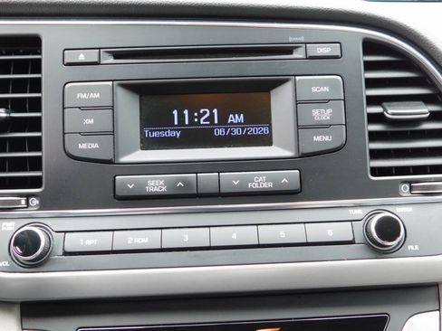 Used 2017 Hyundai Elantra SE FWD image 11