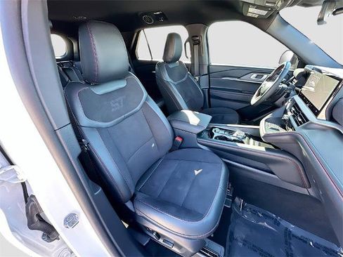 Certified 2025 Ford Explorer ST image 29