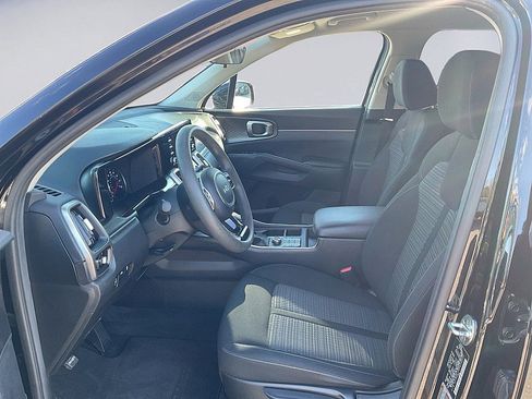 Used 2023 Kia Sorento LX image 6