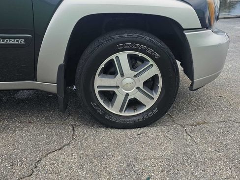 Used 2004 Chevrolet TrailBlazer LT w/ LT Preferred Equipment Group AWD/4WD image 9