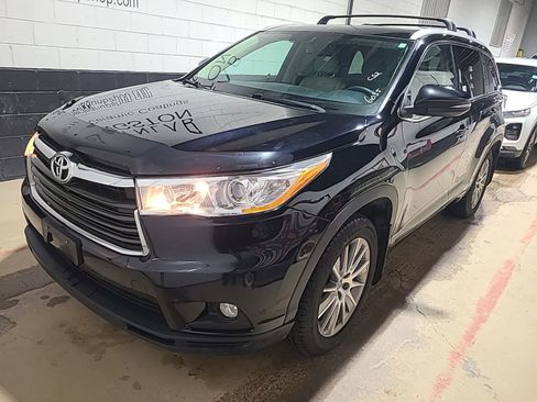 Used 2016 Toyota Highlander XLE image 1